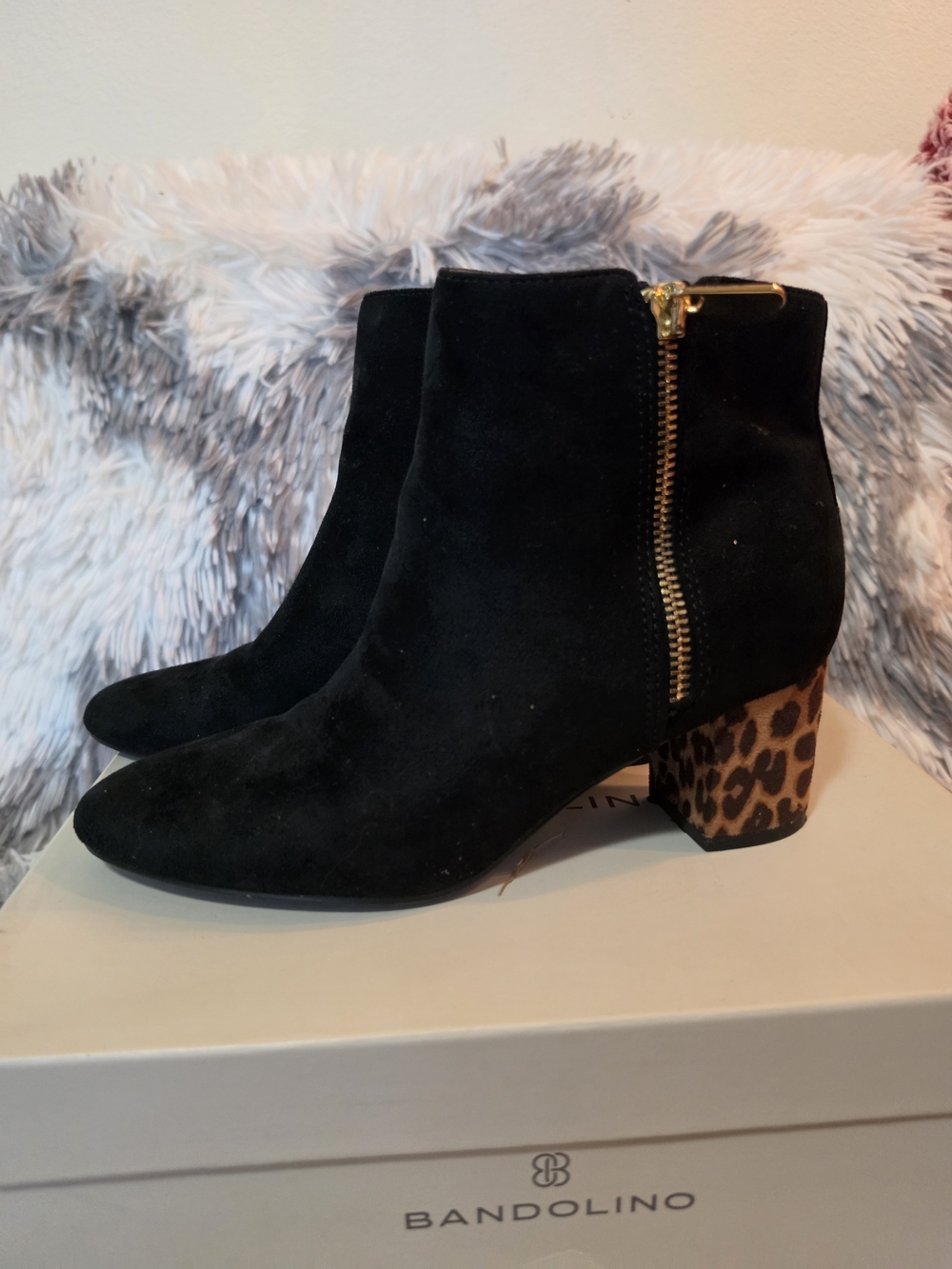 Pre Owned Bandolino Black Suede Ankle Boots with Leopard Block Heel